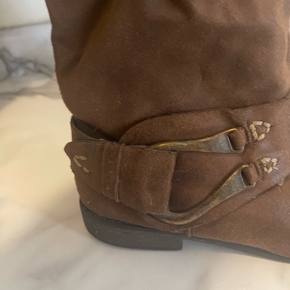 Boots - Picture 2 of 6